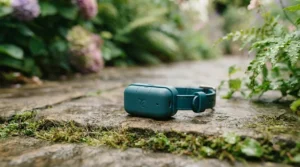 Lightweight GPS tracker device for cats providing real-time location updates via a smartphone app.