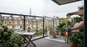 Infographic checklist for UK cat owners on how to safely enclose a balcony with netting.